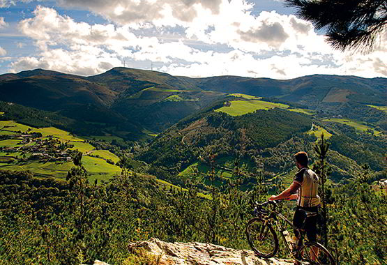 Bicicleta de montaña en la Ruta de las Minas (Vegadeo)