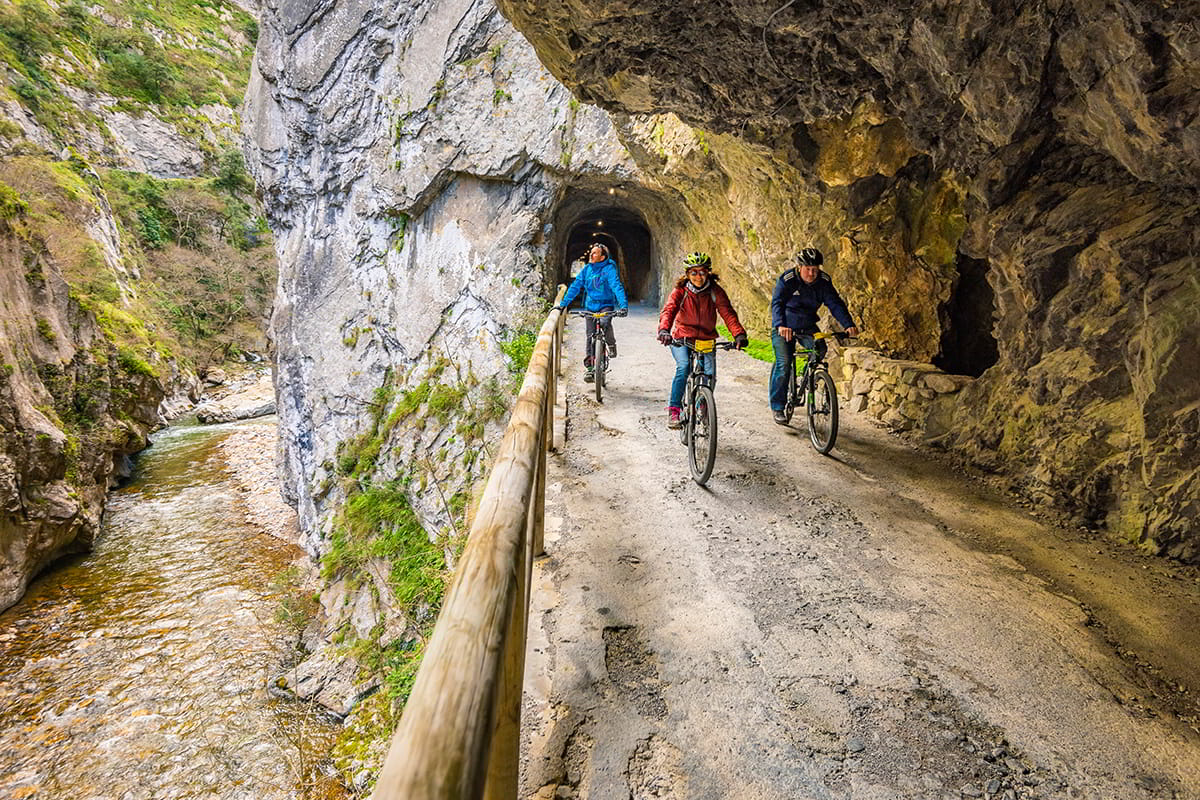 Ir para Imagem Cicloturismo en Asturias. Ofertas y escapadas