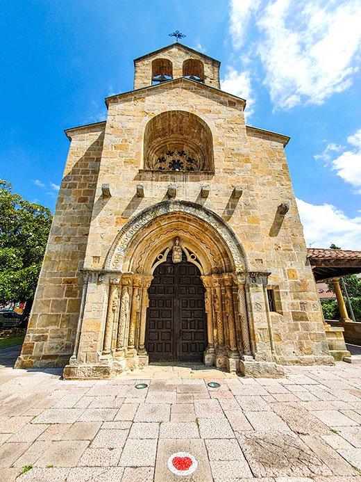 Iglesia de Santa María de la Oliva (Villaviciosa) ©viajerosconfesos