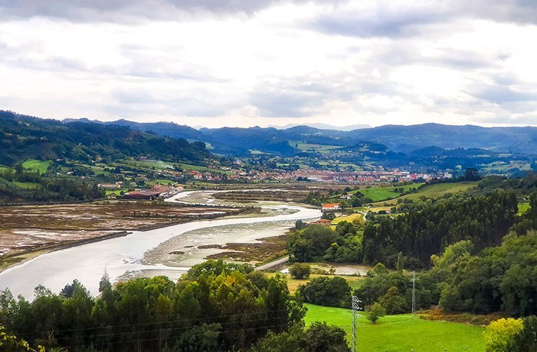 Vistas de la ría de Villaviciosa desde la Ruta del Camín Real de Carlos V (Villaviciosa) ©viajerosconfesos