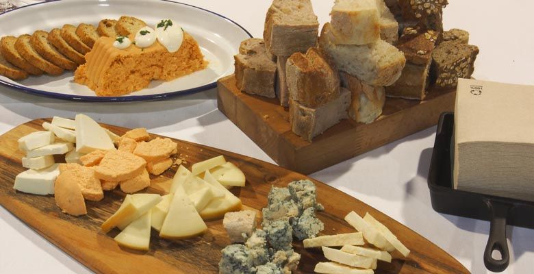 La espicha es una completa muestra de productos y platos asturianos