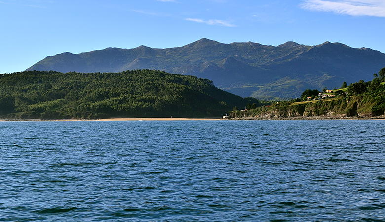 Vistas del Sueve y la Playa de La Griega