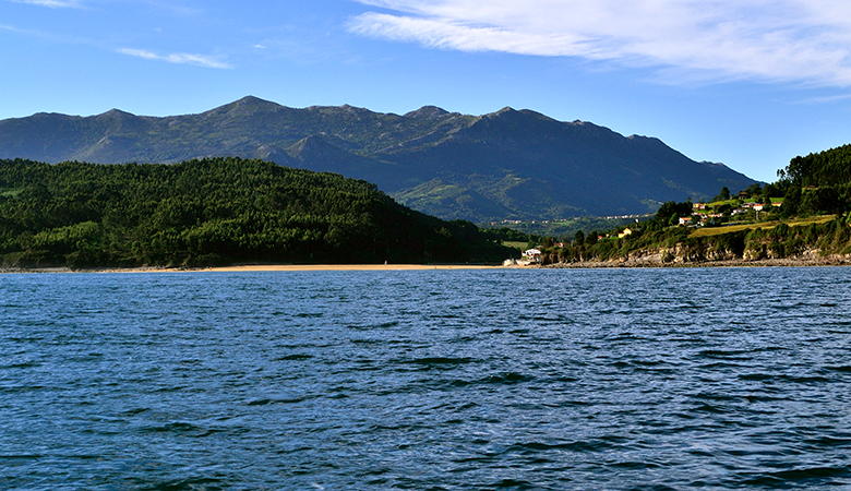 Vista del Monte Sueve desde el concejo de Colunga