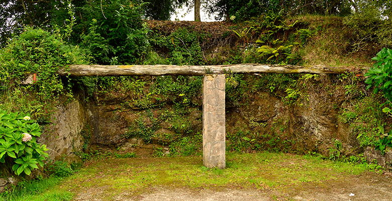 Restos del antiguo cargadero de carbón de la mina de Carrandi