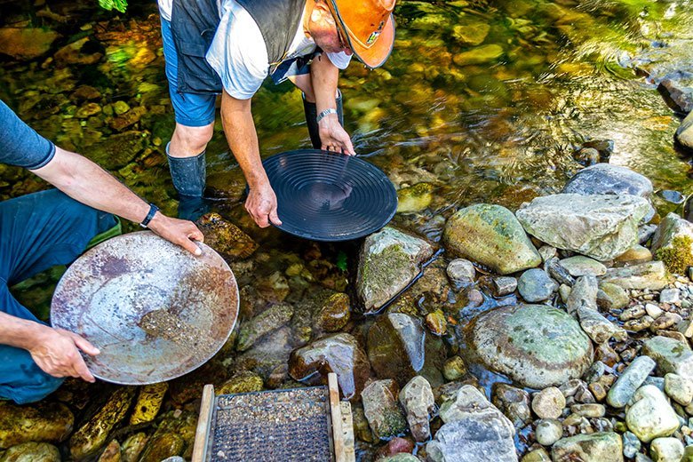 Bateo de Oro en el río Navelgas