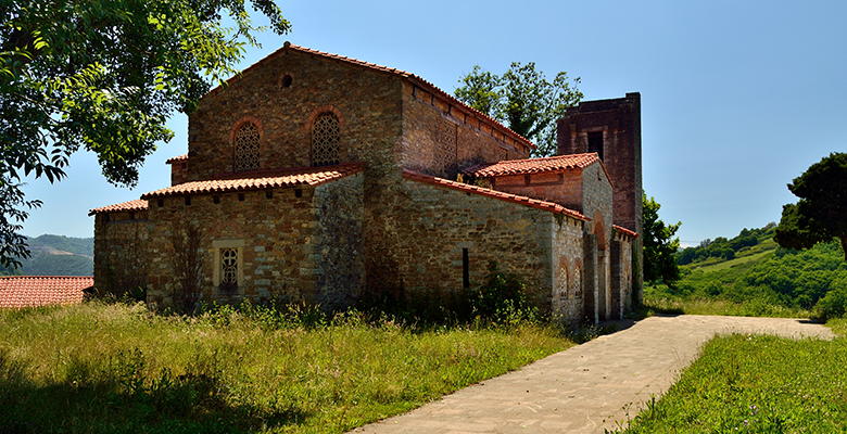 Iglesia de Santa María de Bendones, muy cerca de Oviedo