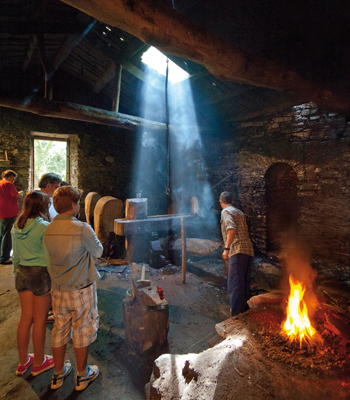 Ferreiros en Os Teixois (Taramundi)
