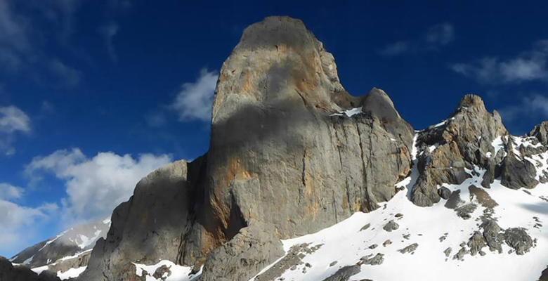 Vista del Picu Urriellu en el macizo central de los Picos de Europa