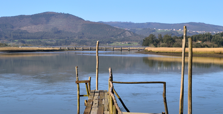 Embarcadero en el río Nalón