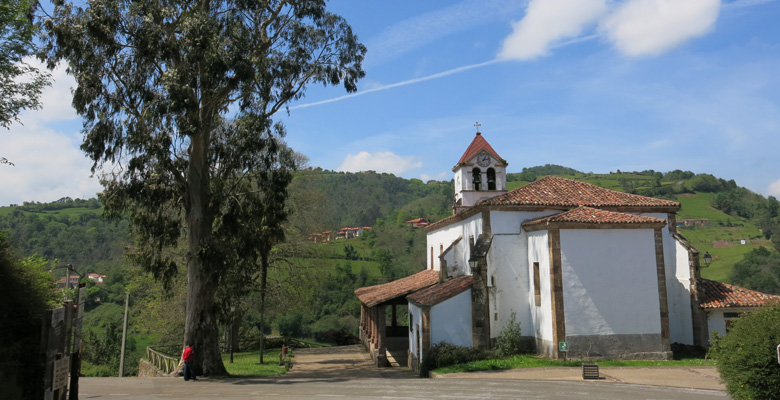 Iglesia parroquial de Santolaya