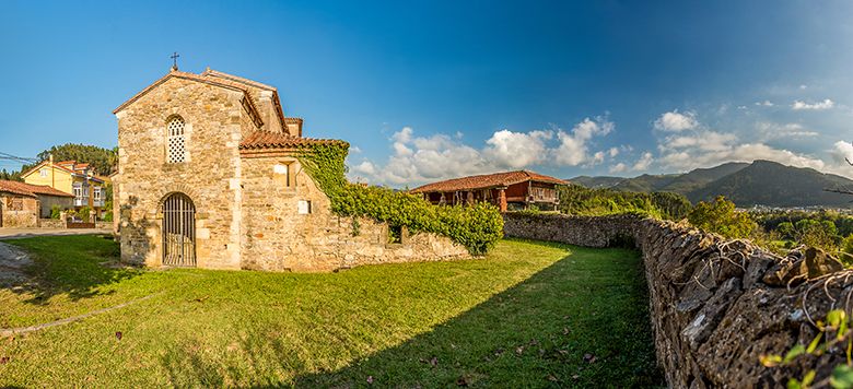 Iglesia Prerrománica de Santianes (Pravia) ©Mampiris