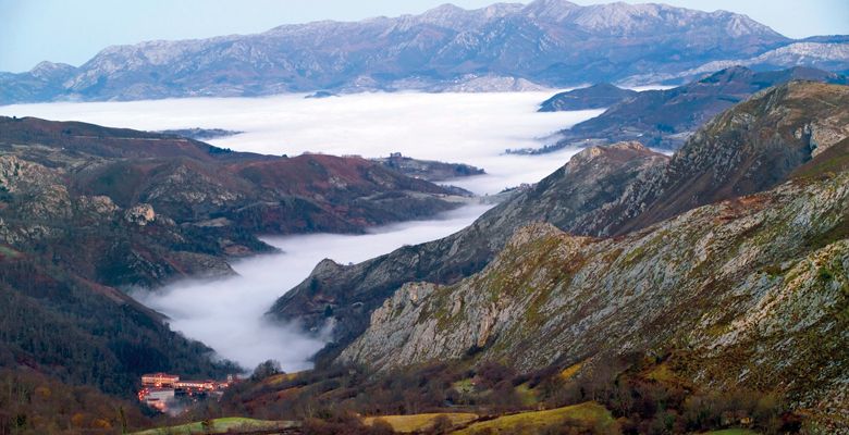 Vista panorámica de Covadonga y su entorno