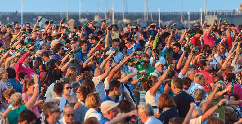 Escanciado simultaneo en el Festival de la Sidra de Gijón