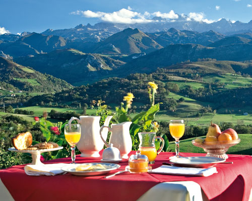 Un desayuno con vistas a los Picos de Europa