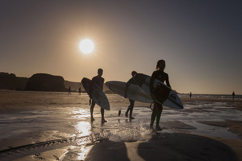 Surfistas en una playa de Asturias