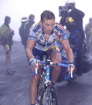 Tonkov ascendiendo el Angliru en 1999