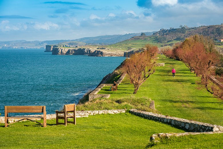 Paseo de San Pedro (Llanes) ©Mampiris