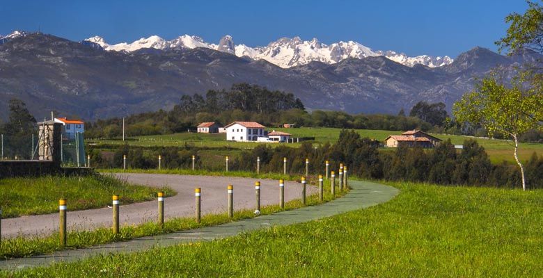 Vistas de los Picos de Europa desde el mirador de Pimiango