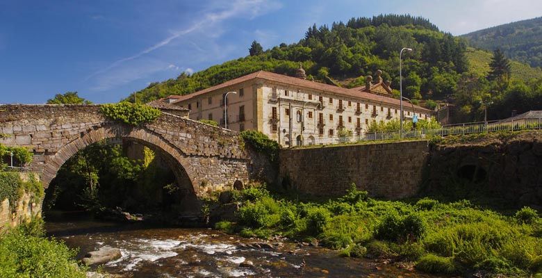 Puente y Monasterio de Corias en Cangas del Narcea