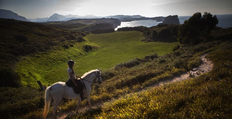 Ruta a caballo en la costa de Llanes