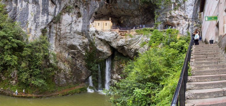 Santa Cueva de Covadonga