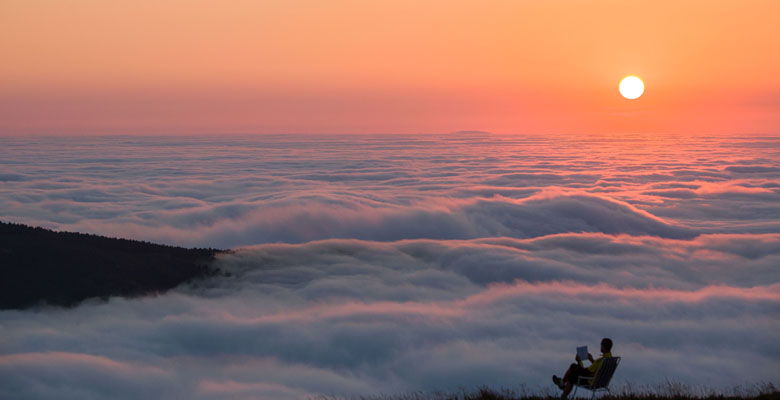 Puesta de sol con mar de nubes en la Sierra de la Bobia en la Comarca Oscos-Eo