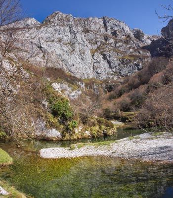 Río Dobra en las proximidades de la majada de Ceremal