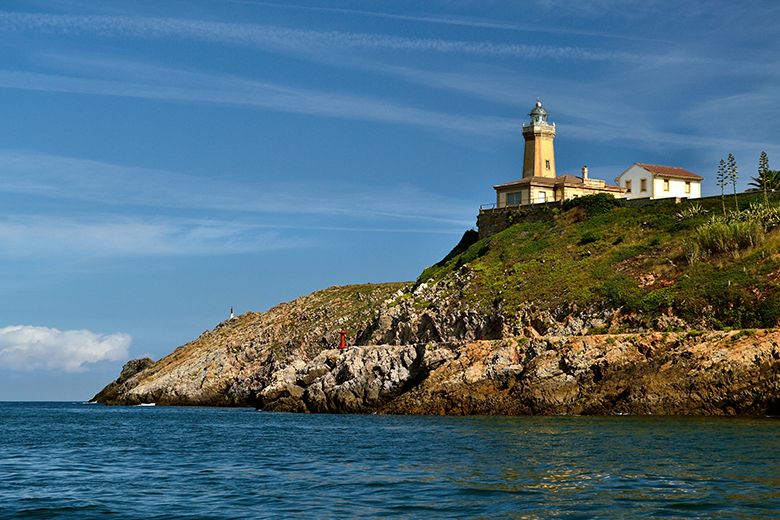Faro de San Juan de Nieva (Gozón) ©Turismo Asturias