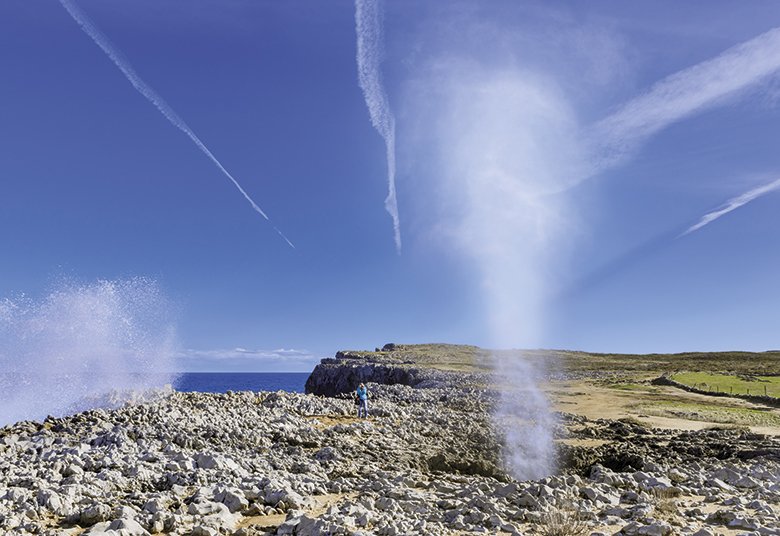 Bufones (costa oriental de Asturias). © 