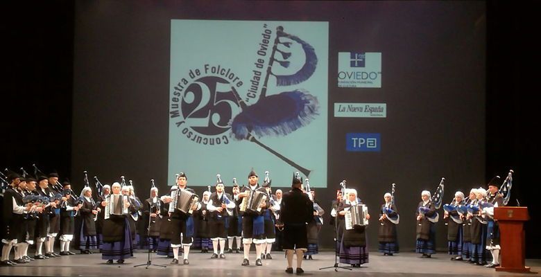 Banda de Gaitas Ciudad de Oviedo en el Teatro Campoamor