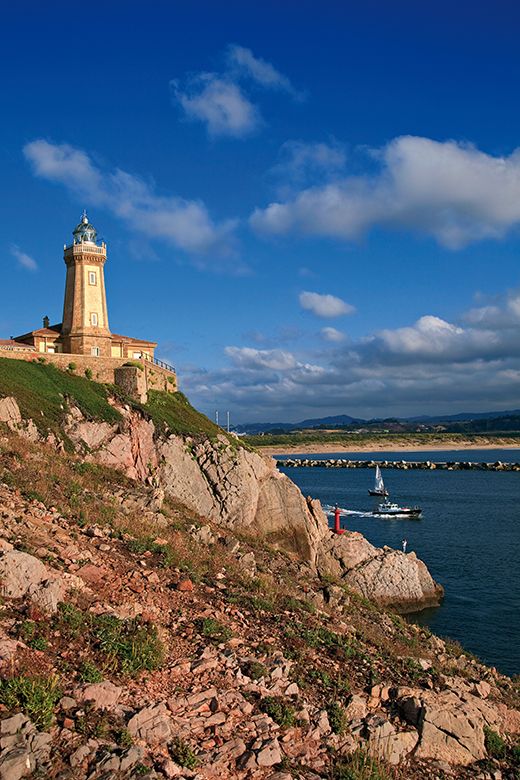 Faro de San Juan de Nieva ©Paco Currás