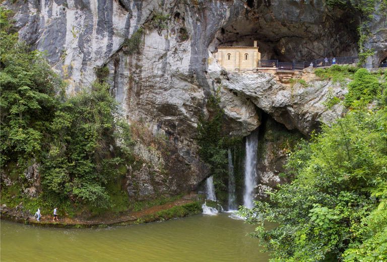 Santa Cueva de Covadonga