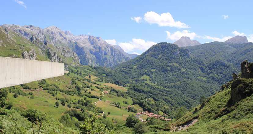 Disfruta en moto de los miradores más fascinantes alrededor de Picos de Europa