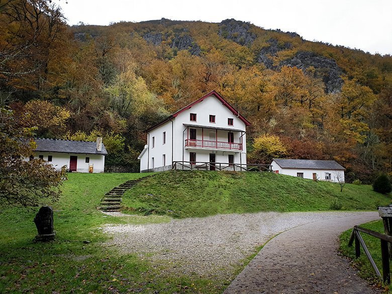 Centro de Recepción de Visitantes de Munieḷḷos - ©Turismo Asturias – Viajeros Confesos