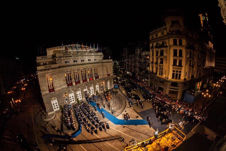 Entorno del teatro Campoamor en la ceremonia de entrega de los Premios Princesa de Asturias