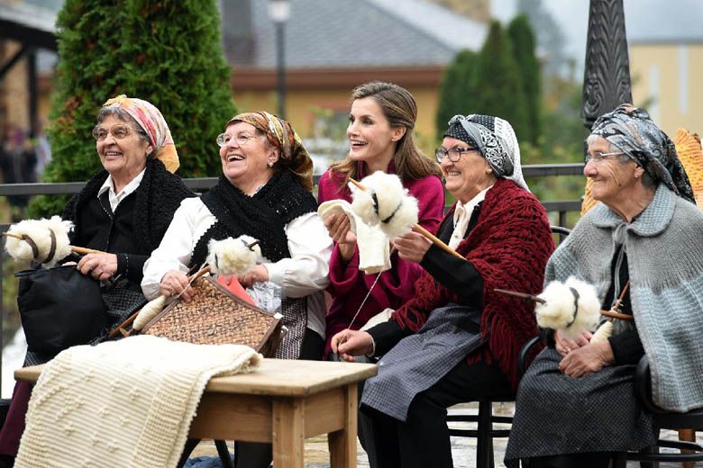 La Reina Letizia en el transcurso de la entrega del galardón de Pueblo Ejemplar de Asturias