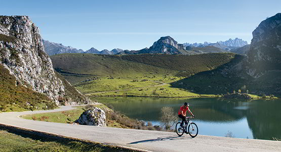 Cicloturismo nos Lagos de Covadonga