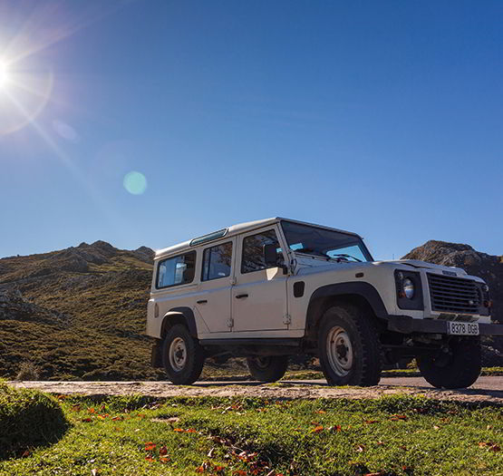 Geländewagen 4x4. Die Seen von Covadonga (Cangas de Onís)