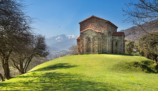 Kirche Santa Cristina de Lena (Lena)