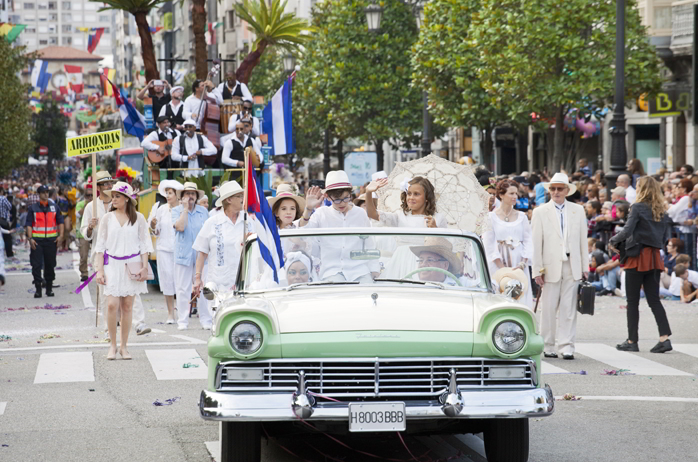 Desfile del Día de América en Asturias en Oviedo/Uviéu