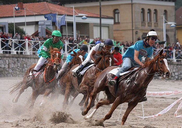 Carreras de caballos en la playa de Ribadesella/Ribeseya