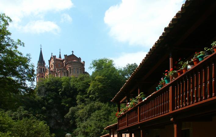 Gehe zu Bild Stiftskirche Nuestra Señora de Covadonga