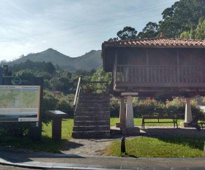 Hórreo (celeiro) onde se encontra o Posto de Turismo de Caravia.