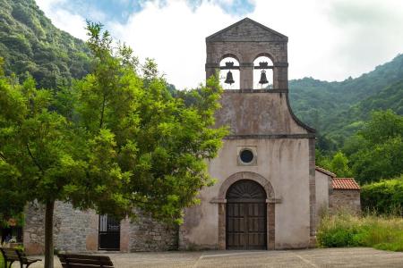 Igreja de Santo Adriano de Tuñon