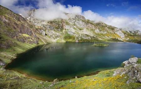 Lac de la vallée au printemps - Somiedo