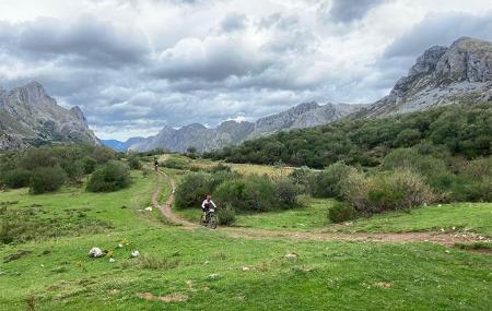 Route from the Valle del Lago to the Lago del Valle in Somiedo