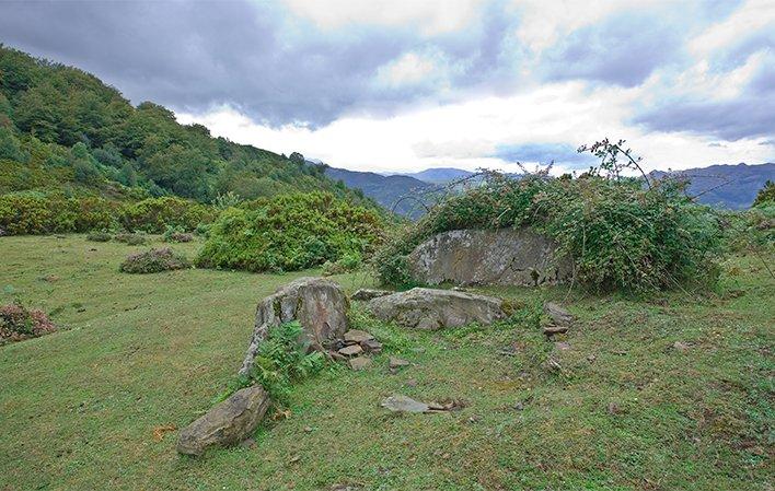 Ir para Imagem Rota dos Megalitos de El Padrún