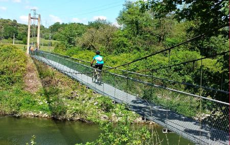 Hängebrücke über den Fluss Nalón