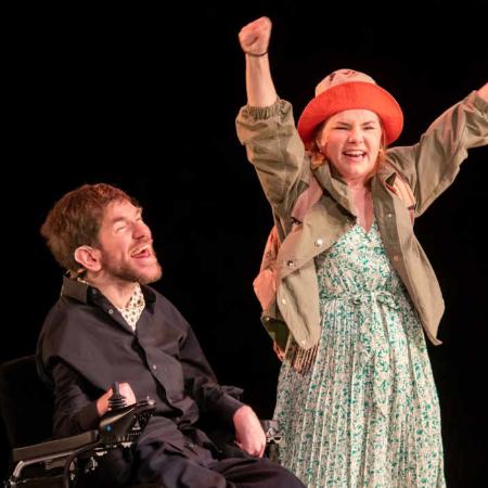 Off Niemeyer.  Sabes que las flores de plástico nunca han vivido, ¿verdad?. Teatro en Avilés