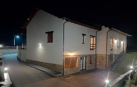 Exterior 2